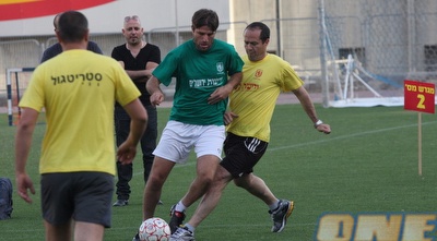 ניר ברקת ושי אהרון (גיא בן זיו)