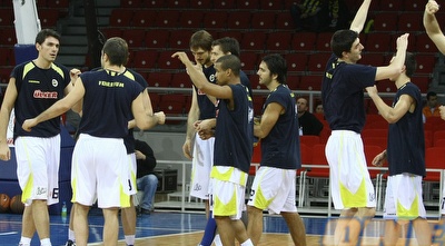 שחקני פנרבחצ´ה/אולקר חוגגים (GettyImages)