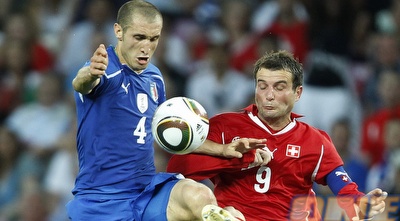 קייליני במאבק עם פריי. מחצית שניה חלשה של שתי הנבחרות (רויטרס)