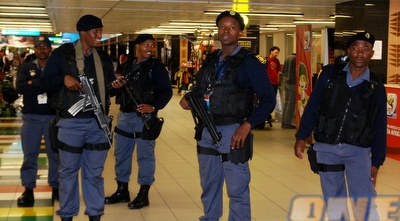 שוטרים בדרום אפריקה (שי לוי)