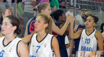 קרן נחמה, מיטל עובדיה ומעיין לוי בסיום (מיכה בננו)