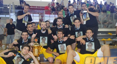 קפריסאים חוגגים (מיכה בננו)