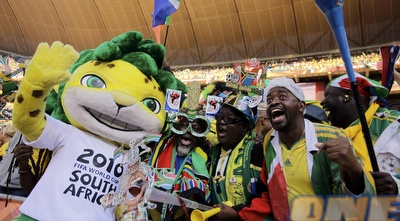 אוהדי דרום אפריקה בטירוף (רויטרס) אוהדי דרום אפריקה בטירוף (רויטרס)
