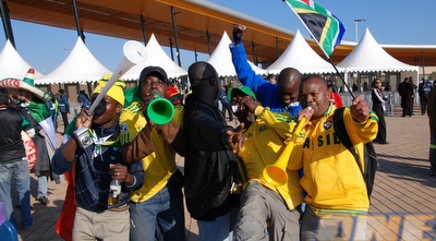 אוהדי דרום אפריקה לפני פתיחת המשחק. האמת, איכזבו (שי לוי)