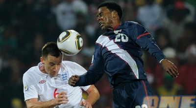 ג´ון טרי ורובי פינדליי עולים לכדור גובה (GettyImages)