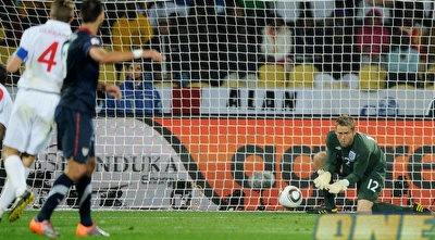 רוברט גרין ניגש לא נכון אל הכדור של דמפסי (GettyImages)