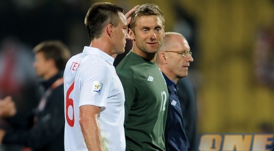 ג´ון טרי מנחם את רוברט גרין (GettyImages)