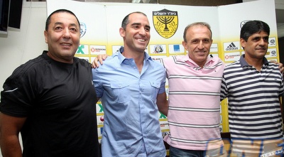 צוות האימון של בית&qout;ר עם קורנפיין (דרור עינב) צוות האימון של בית&qout;ר עם קורנפיין (דרור עינב)