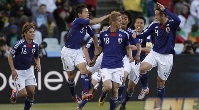 היפנים חוגגים עליה לשמינית הגמר. איפה הם ייעצרו? (רויטרס)