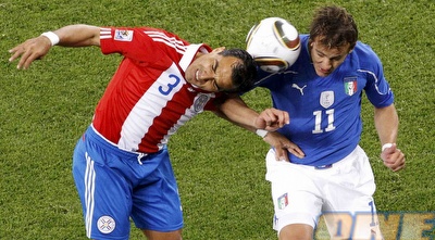 מורל וג´ילארדינו עולים לכדור גובה (רויטרס)