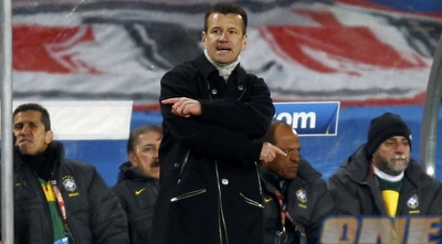 דונגה על הספסל. &qout; (רויטרס) דונגה על הספסל. &qout; (רויטרס)