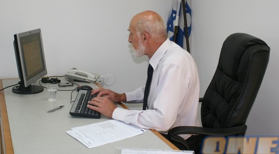 הדיין עמנואל סלע לקובה שאול: &qout;(רועי גלדסטון) הדיין עמנואל סלע לקובה שאול: &qout;(רועי גלדסטון)