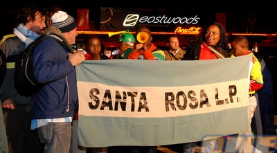 אוהדי אורגוואי. אחראים על סיום דרכם של האפריקאים במונדיאל (שי לוי) אוהדי אורגוואי. אחראים על סיום דרכם של האפריקאים במונדיאל (שי לוי)