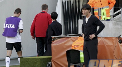 לב מתוסכל על הספסל. &qout;אין ספק שנהיה שמינית הגמר&qout; (רויטרס)