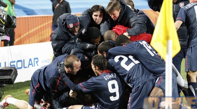 שחקני ארה&qout;ב בטירוף אחרי השוויון (רויטרס)