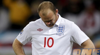 וויין רוני בפוזה דומה לזו של בקהאם ב-99 (רויטרס)