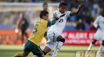 קולינה ובואטנג נאבקים על הכדור (רויטרס) קולינה ובואטנג נאבקים על הכדור (רויטרס)