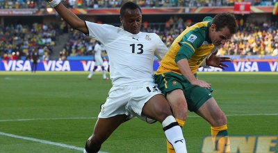 אנדרה איוו ולוק ווילשייר נאבקים על הכדור (GettyImages) אנדרה איוו ולוק ווילשייר נאבקים על הכדור (GettyImages)