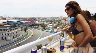 ככה צופים בפורמולה 1 בוולנסיה (רויטרס) ככה צופים בפורמולה 1 בוולנסיה (רויטרס)