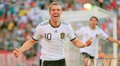 לוקאס פודולסקי חוגג (רויטרס) לוקאס פודולסקי חוגג (רויטרס)