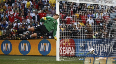 הכדור של למפארד עובר את הקו (רויטרס)