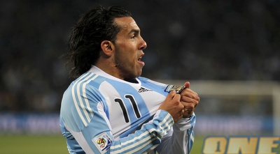 טבס במדי ארגנטינה. &qout;לא יודע אם אשחק במונדיאל הבא&qout; (רויטרס) טבס במדי ארגנטינה. &qout;לא יודע אם אשחק במונדיאל הבא&qout; (רויטרס)