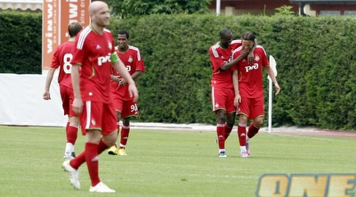 שחקני לוקומוטיב חוגגים את השני (דרור עינב)