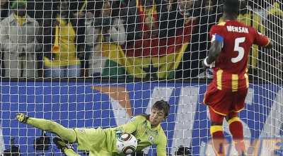 מוסלרה עוצר את מנסה (רויטרס)