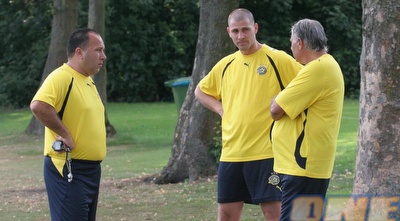 אבי נמני עם יוסי מזרחי ואיציק עובדיה. &qout;מאמינים בשחקנים שהבאנו&qout; (ליאור טימור)