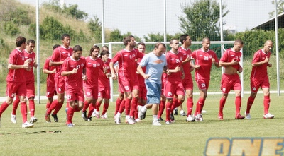 שחקני הפועל. יערכו שיחה קשה עם ההנלה (רועי גלדסטון)