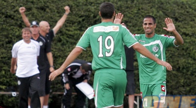 משומר חוגג עם ארבייטמן, אלישע לוי מרוצה על הספסל של חיפה (דרור עינב)