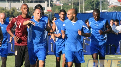 שחקני הפועל פ&qout;ת  מתכוננים לעונה גדושה בהתרגשות (דרור רוזנפלד)