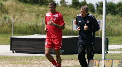גוטמן ודה סילבה. הבלם היה חייב לצאת החוצה (רועי גלדסטון) גוטמן ודה סילבה. הבלם היה חייב לצאת החוצה (רועי גלדסטון)