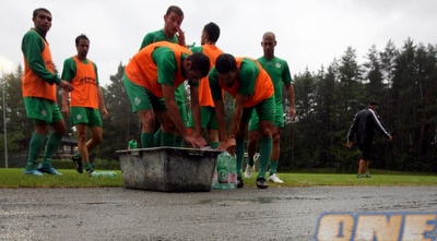 אווירה גשומה ואירופאית באימון חיפה (דרור עינב)