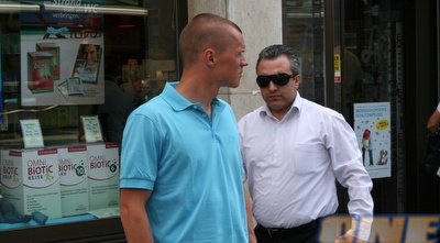 שחקני הפועל במדרחוב בווינה (רועי גלדסטון)