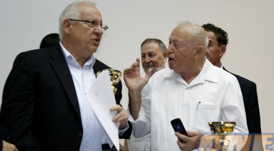 ורשביאק וריבלין משוחחים בטקס (יניב גונן) ורשביאק וריבלין משוחחים בטקס (יניב גונן)