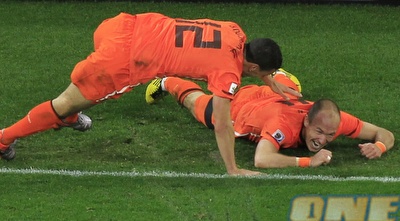 אריאן רובן וחאליד בולארוז חוגגים בדרך לגמר (רויטרס)