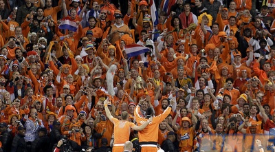 רובן ואליה חוגגים עם הקהל (רויטרס)