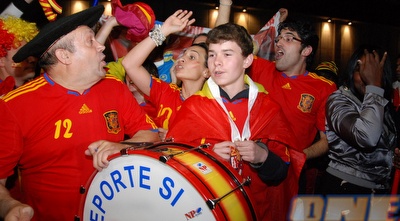 האוהדים הספרדים. בעיקר טרמפיסטים מדרום אפריקה (שי לוי)