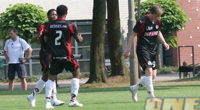 הדנים חוגגים את השער (ליאור טימור) הדנים חוגגים את השער (ליאור טימור)