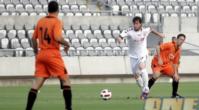 אוגרקלידזה עובר את עומרי אפק (דרור עינב)