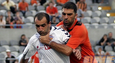 ביטון &qout;חונק&qout; את אדמיאן (דרור עינב)