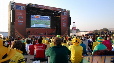 כשמדובר בכדורגל, כל האומה מאוחדת לפחות ל-90 דקות (שי לוי)