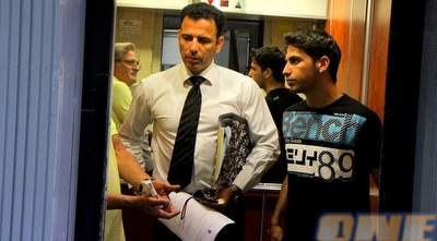 עו&qout;ד צ´רלי בוזגלו (מיכה בננו)