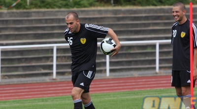 רביד גזל באימון בית&qout;ר. יקבל חוזה כשיחזור ארצה? (גיא בן זיו)