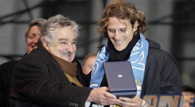 פורלאן מקבל מדליה מהנשיא (רויטרס)