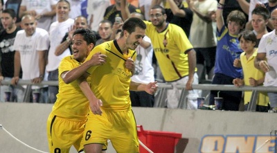 מדוניאנין חוגג עם יצחקי (דרור עינב)