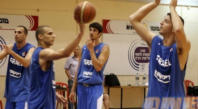 שחקני הנבחרת. שיבק: &qout; (שרון קביליו) שחקני הנבחרת. שיבק: &qout; (שרון קביליו)