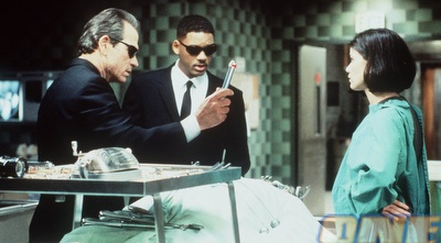 לא רק וויל סמית´ וטומי לי ג´ונס משתמשים באור הלבן כדי למחוק את הזכרון (GettyImages)