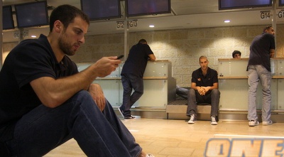 הלפרין מנסה להפיג את השיעמום (דרור עינב) הלפרין מנסה להפיג את השיעמום (דרור עינב)